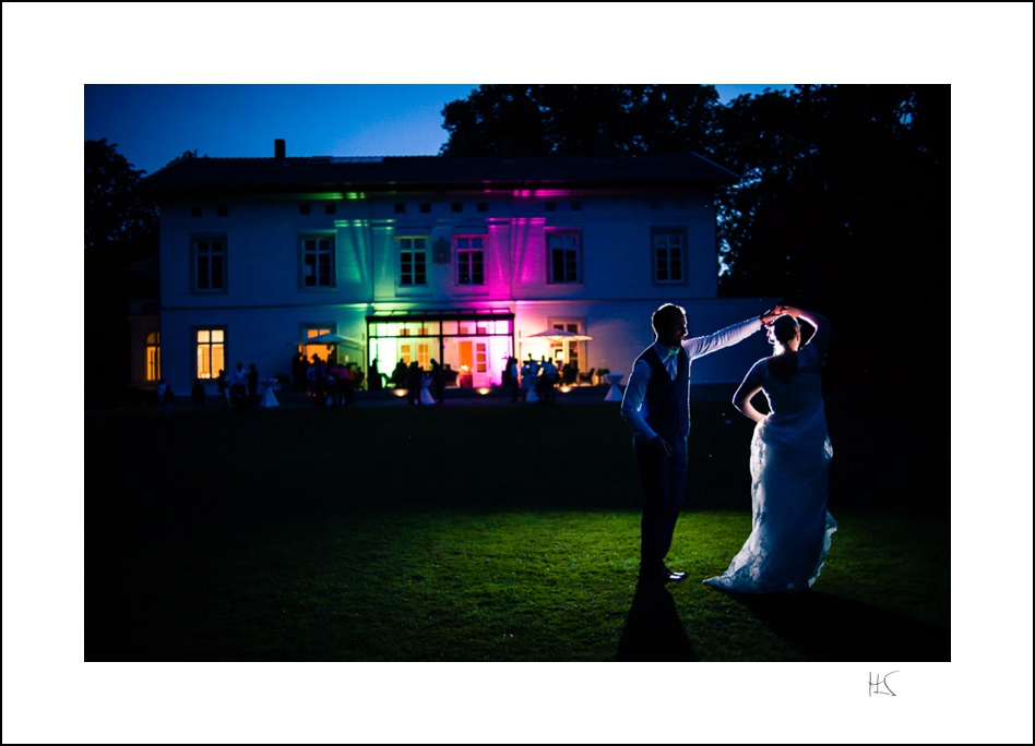 nächtliches Portrait des Brautpaares auf der Hochzeit auf Gut Bliestorf