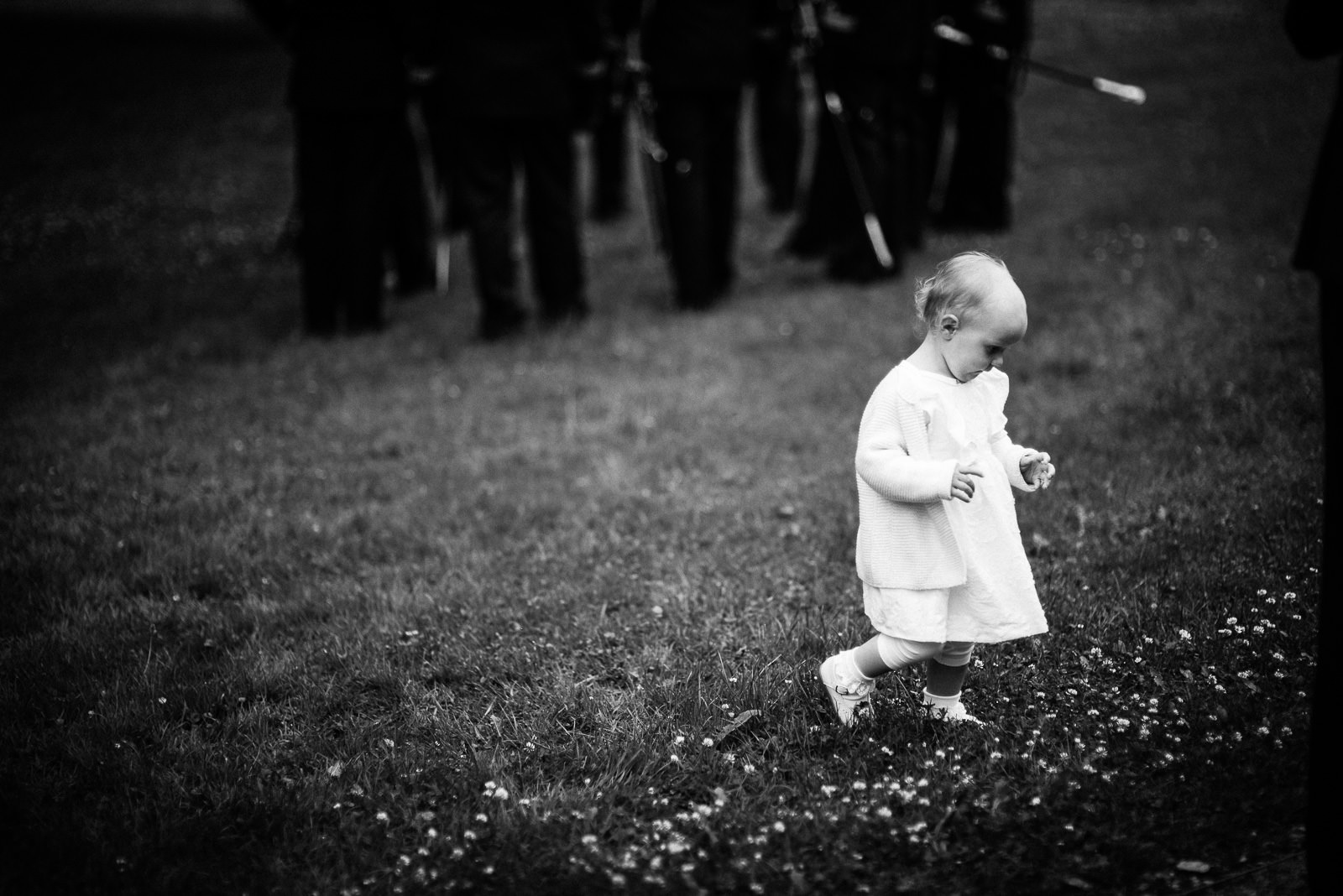 Kinder auf der Trauung im Park von Schloss Tremsbüttel bei Hamburg