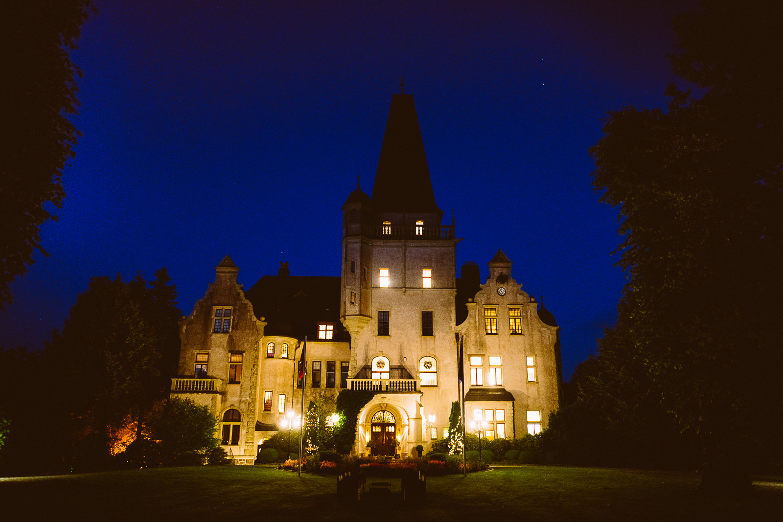 Schloss Tremsbüttel bei Hamburg in der Nacht